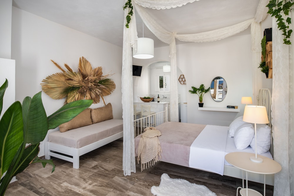 Sol Mare Salis — Hotel rooms in Kamari, South Aegean