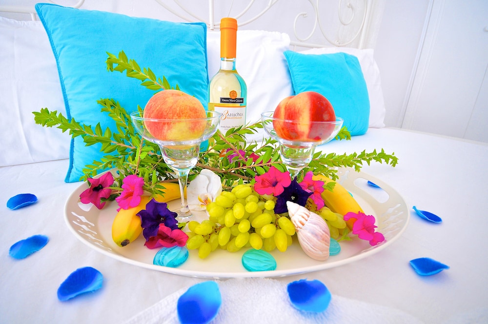Sol Mare Salis — Hotel rooms in Kamari, South Aegean
