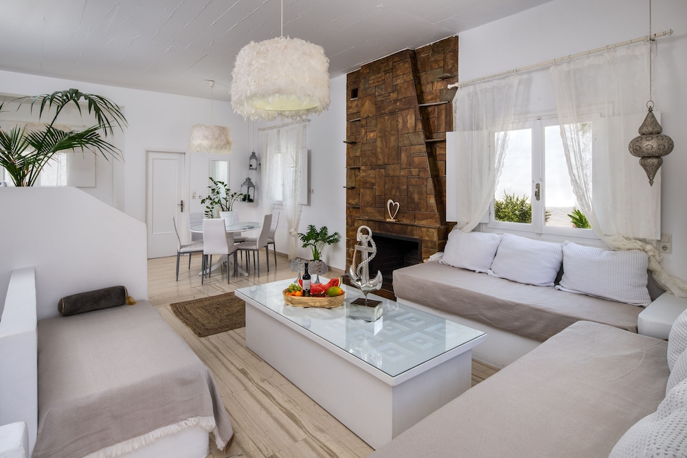 Sol Mare Salis — Hotel rooms in Kamari, South Aegean