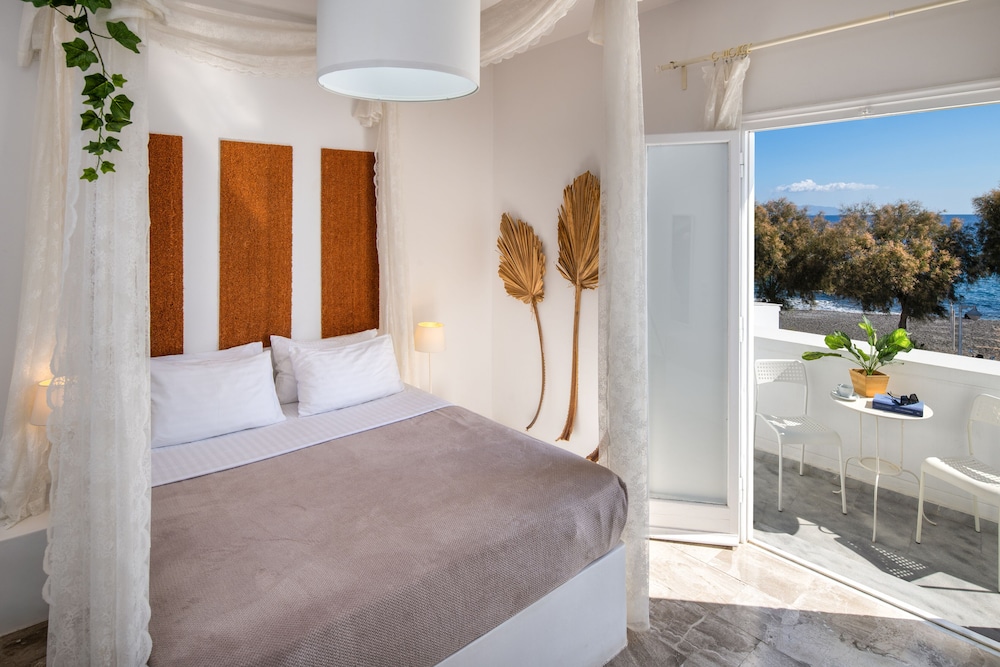Sol Mare Salis — Hotel rooms in Kamari, South Aegean