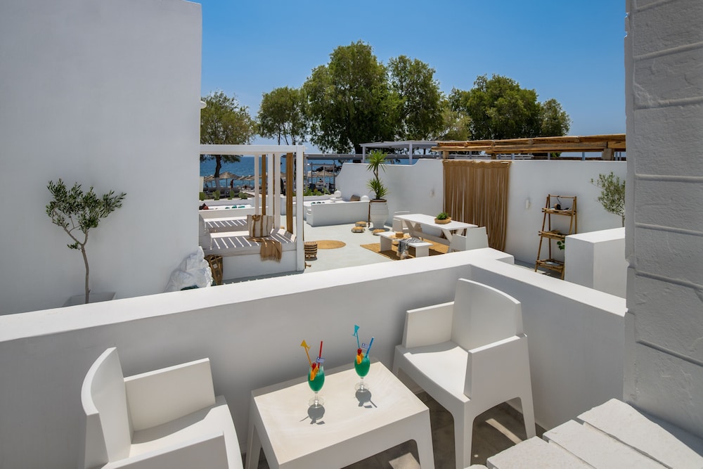 Sol Mare Salis — Restaurant & bars in Kamari, South Aegean
