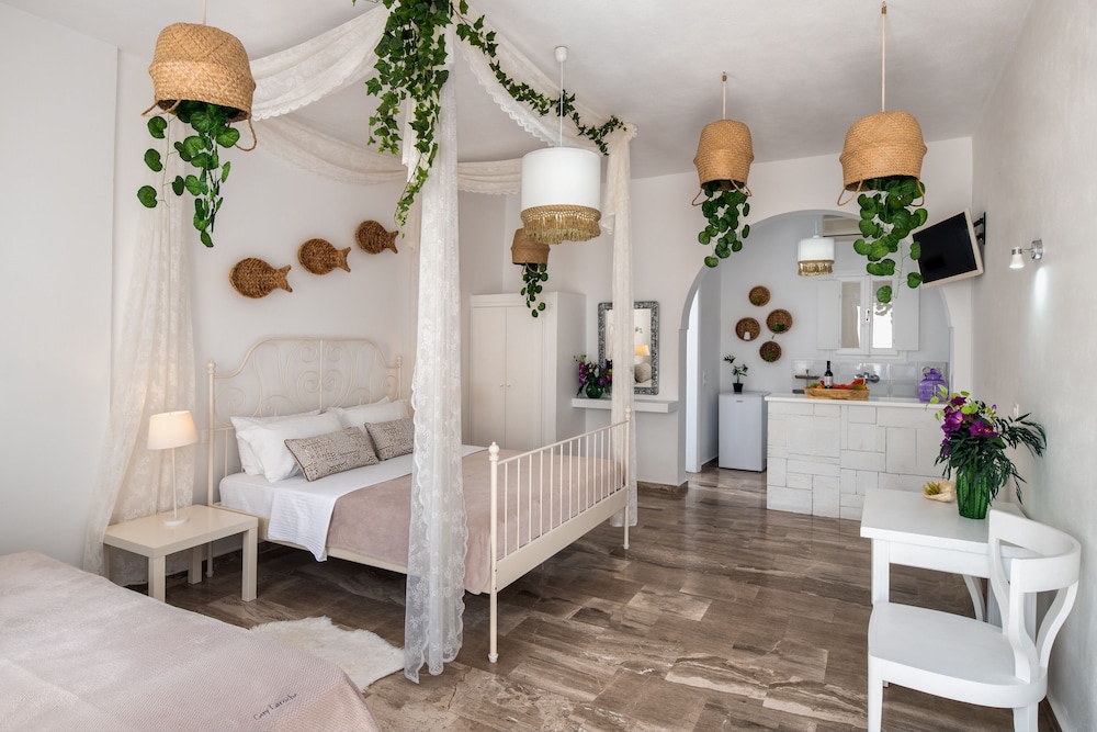 Sol Mare Salis — Hotel rooms in Kamari, South Aegean