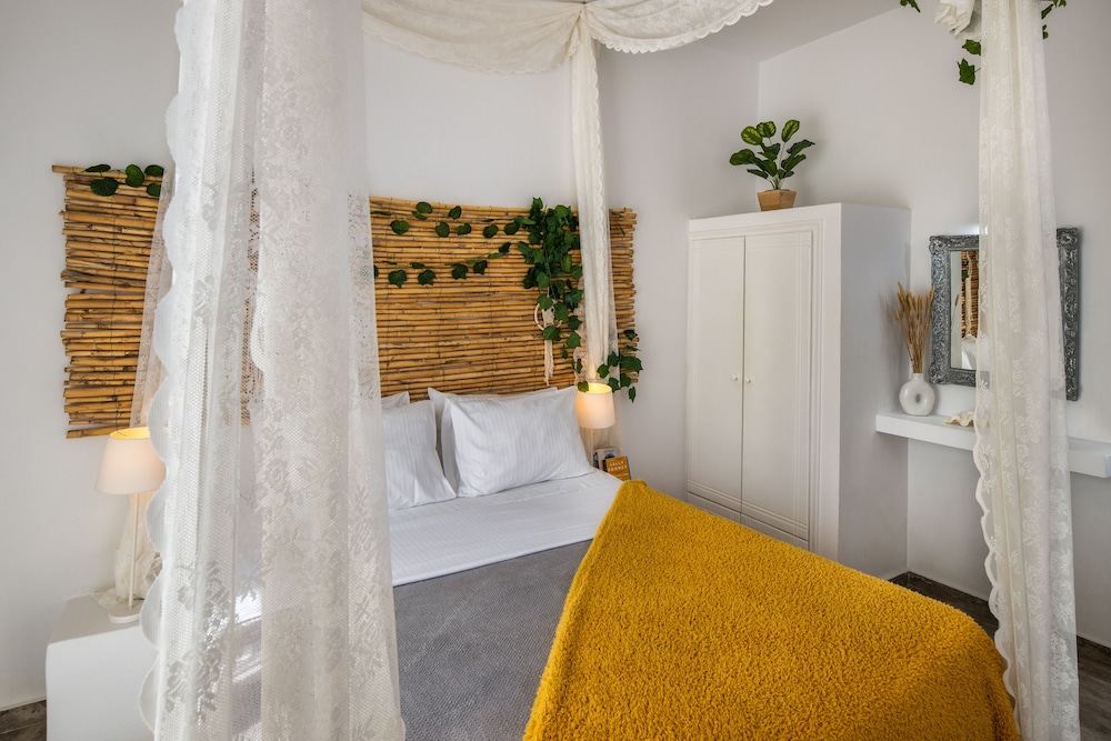 Sol Mare Salis — Hotel rooms in Kamari, South Aegean
