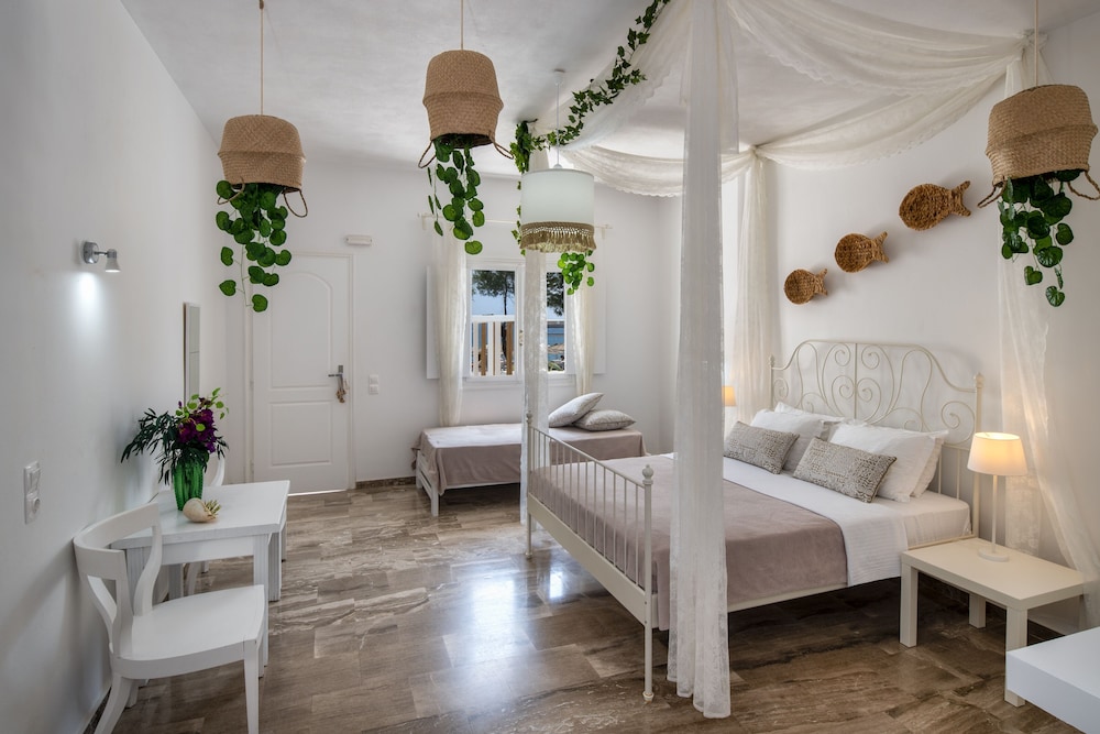 Sol Mare Salis — Hotel rooms in Kamari, South Aegean