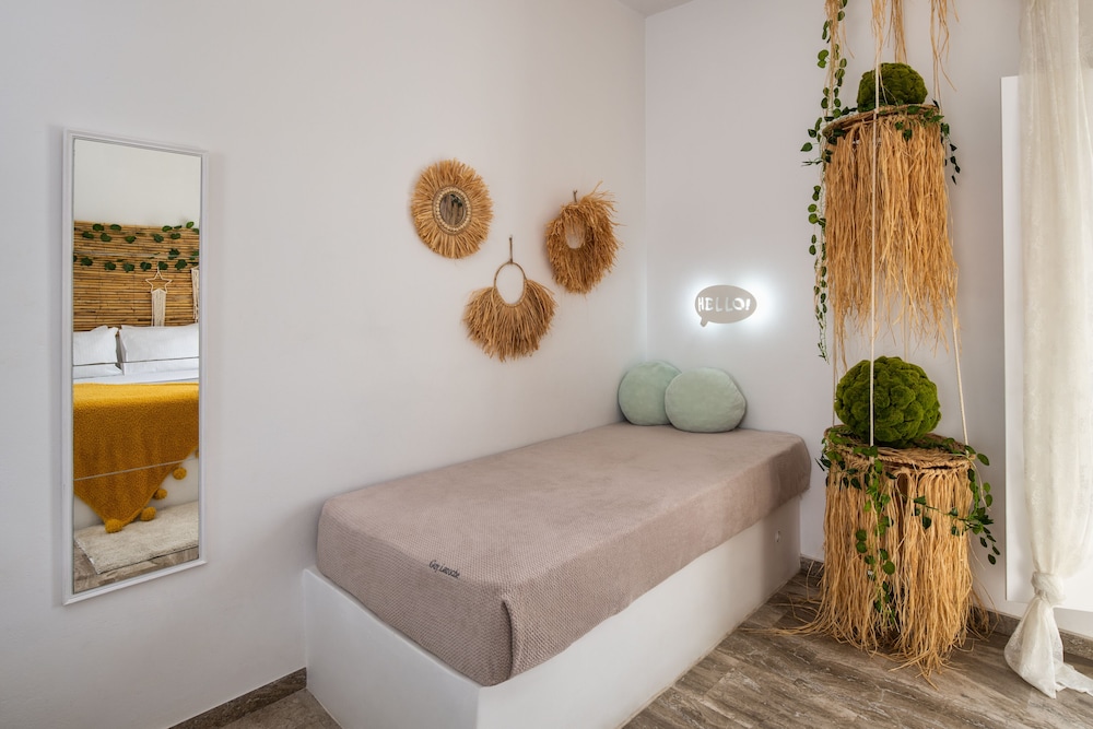 Sol Mare Salis — Hotel rooms in Kamari, South Aegean