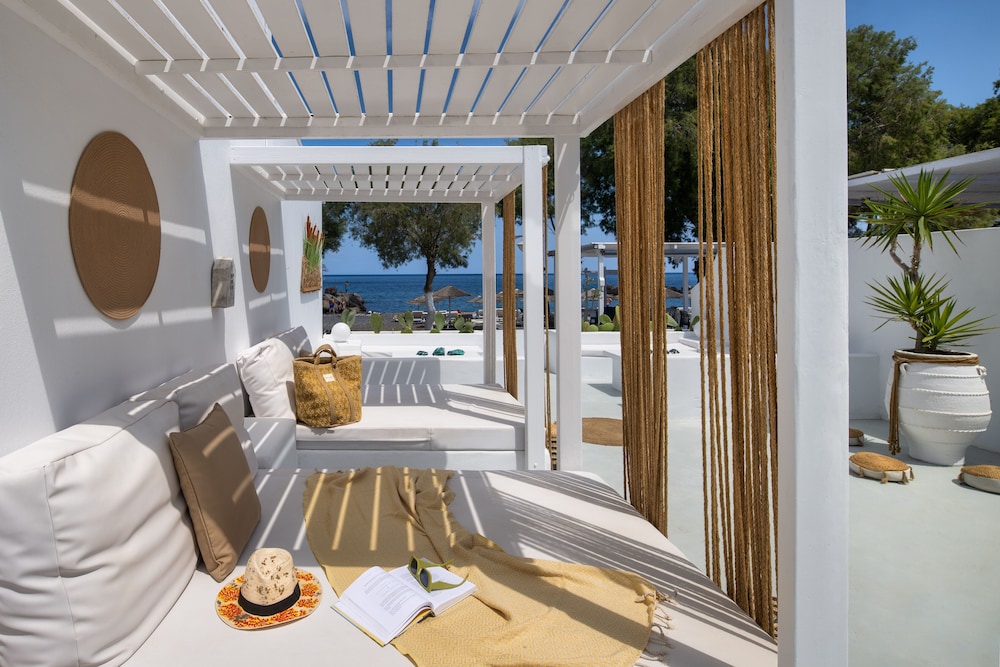 Sol Mare Salis — Beach in Kamari, South Aegean