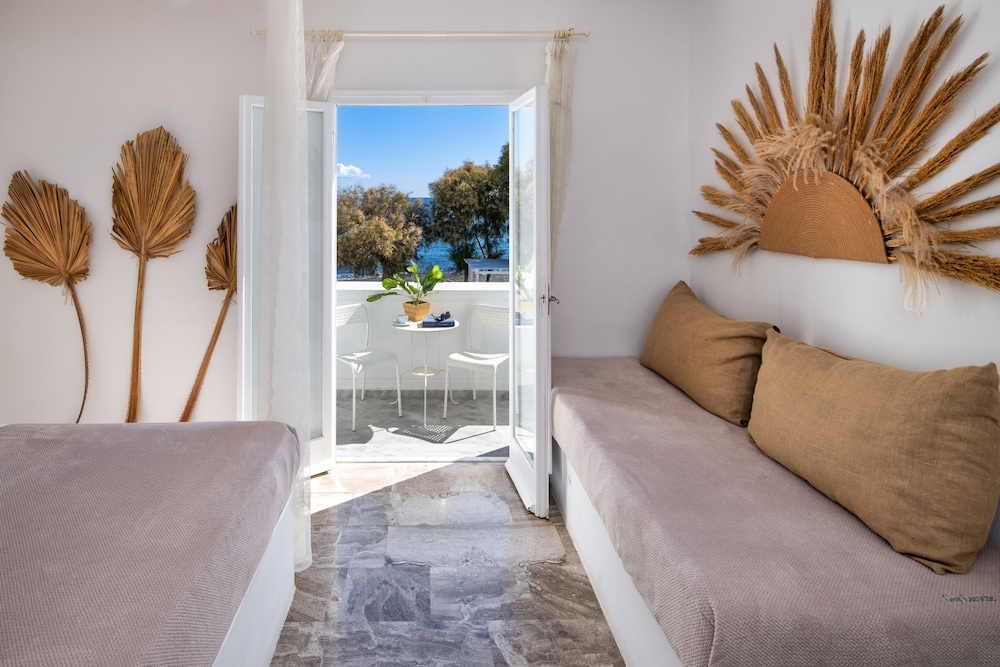 Sol Mare Salis — Hotel rooms in Kamari, South Aegean
