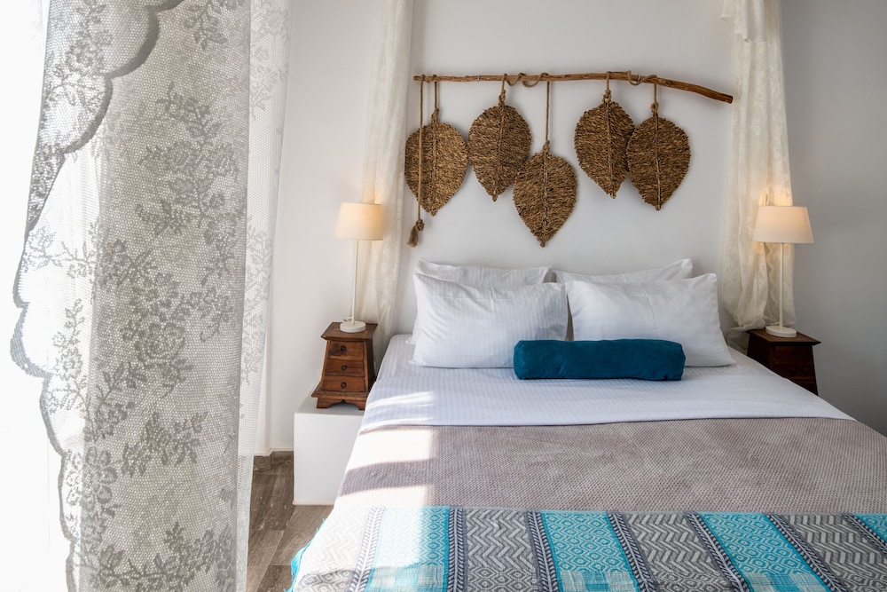 Sol Mare Salis — Hotel rooms in Kamari, South Aegean