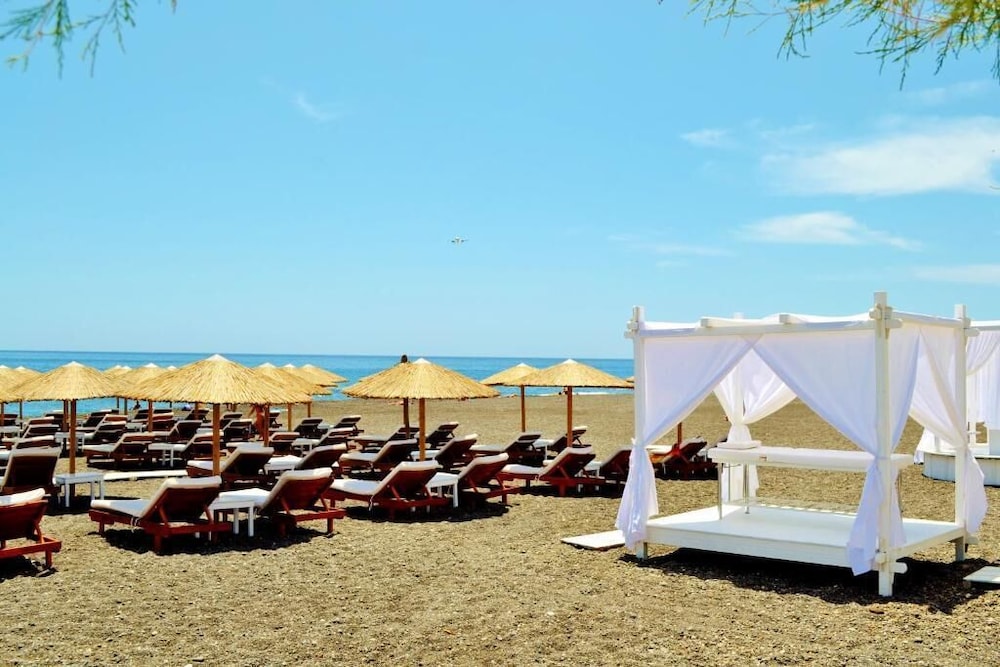Sol Mare Salis — Beach in Kamari, South Aegean