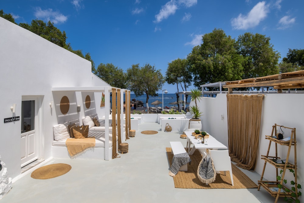 Sol Mare Salis — Restaurant & bars in Kamari, South Aegean
