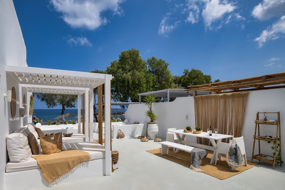 Sol Mare Salis — Main photo in Kamari, South Aegean