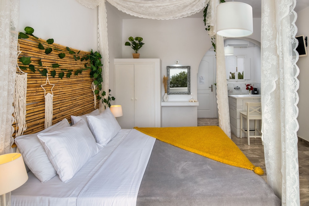 Sol Mare Salis — Hotel rooms in Kamari, South Aegean