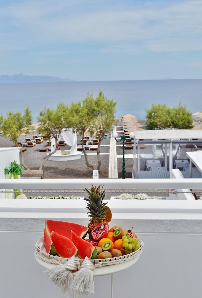 Sol Mare Salis — Beach in Kamari, South Aegean
