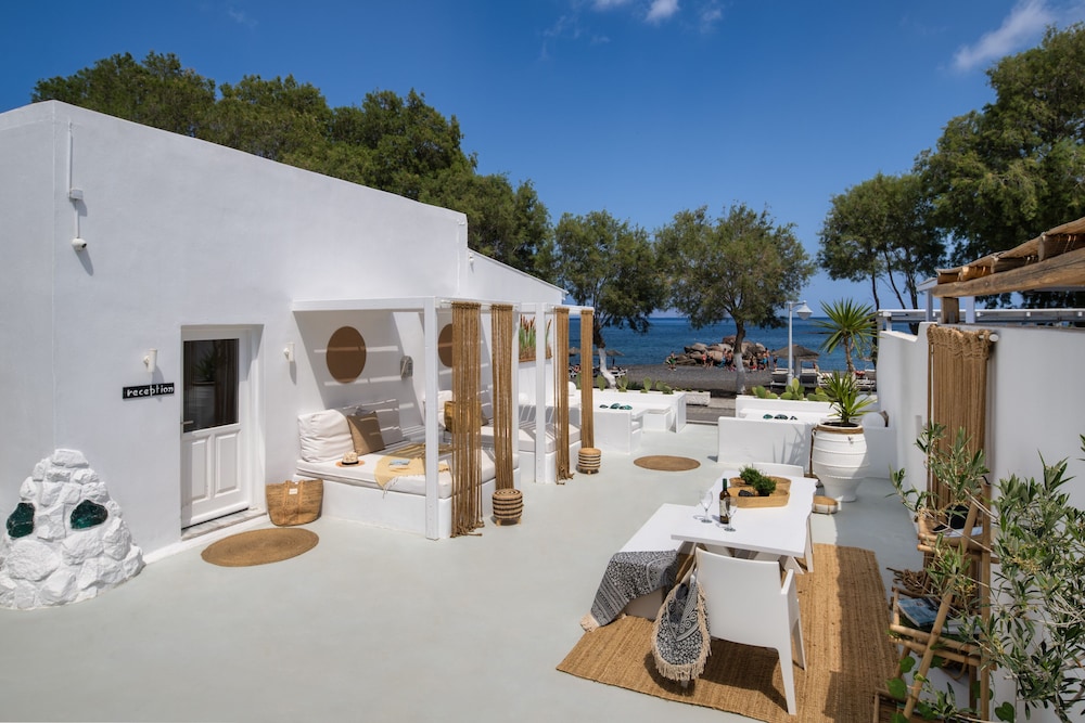 Sol Mare Salis — Beach in Kamari, South Aegean