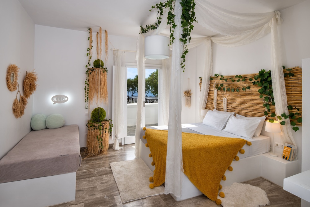 Sol Mare Salis — Hotel rooms in Kamari, South Aegean