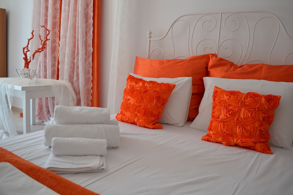 Sol Mare Salis — Hotel rooms in Kamari, South Aegean