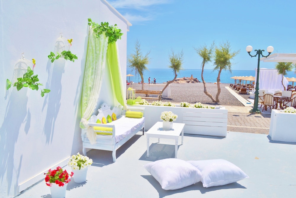 Sol Mare Salis — Beach in Kamari, South Aegean