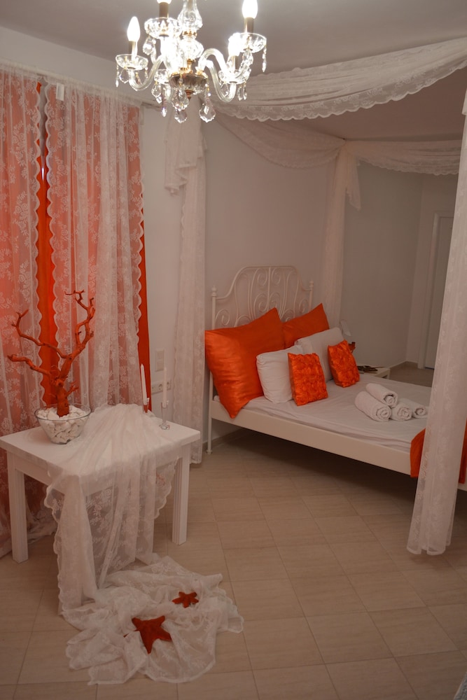 Sol Mare Salis — Hotel rooms in Kamari, South Aegean