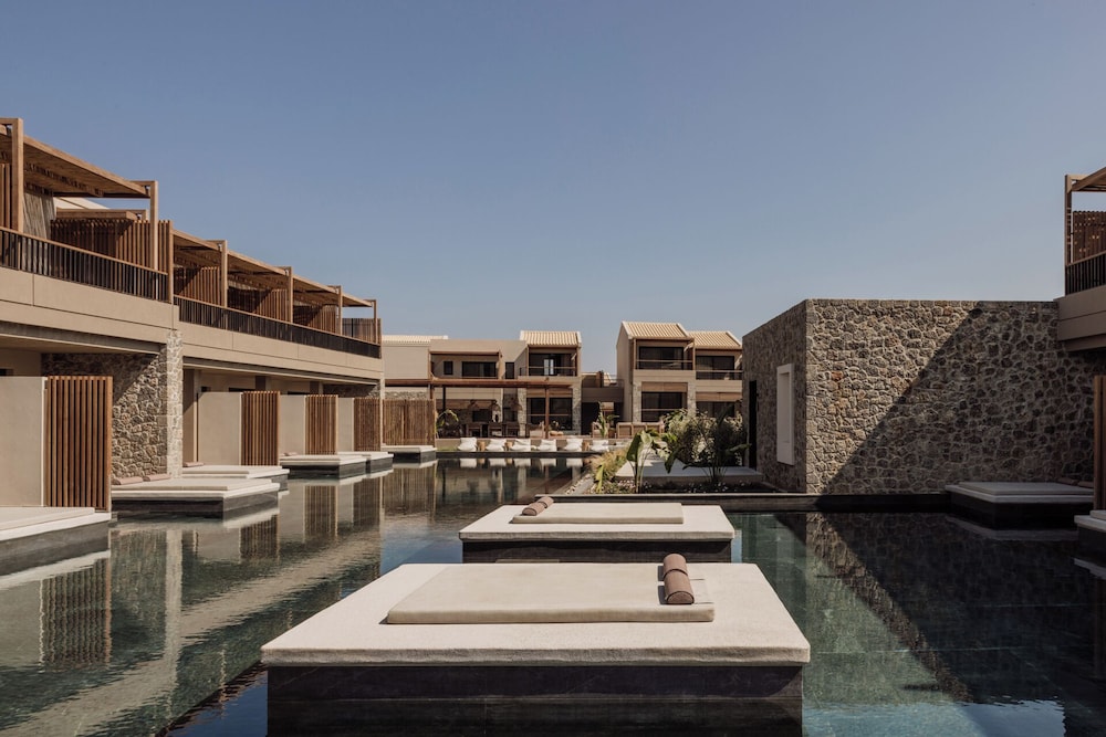 Unda — Pool in Acharavi, Ionian Islands