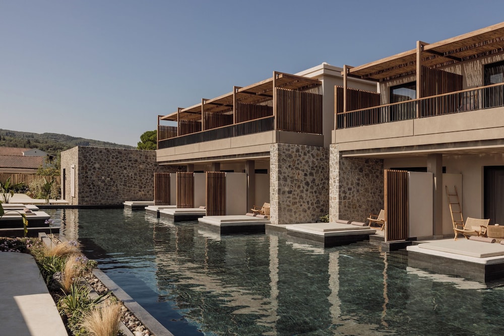 Unda — Pool in Acharavi, Ionian Islands