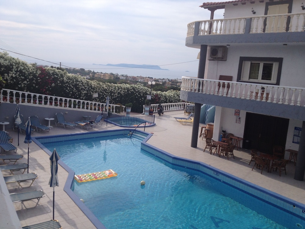 Villa Marina — Swimming pool in Hersonissos