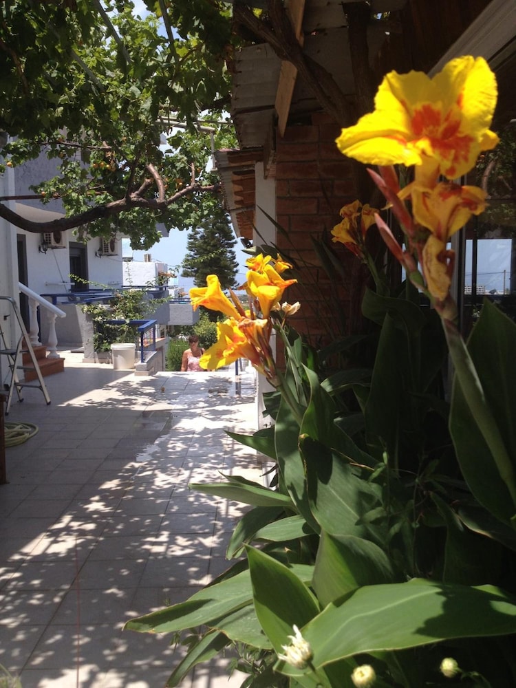 Villa Marina — Hotel building in Hersonissos