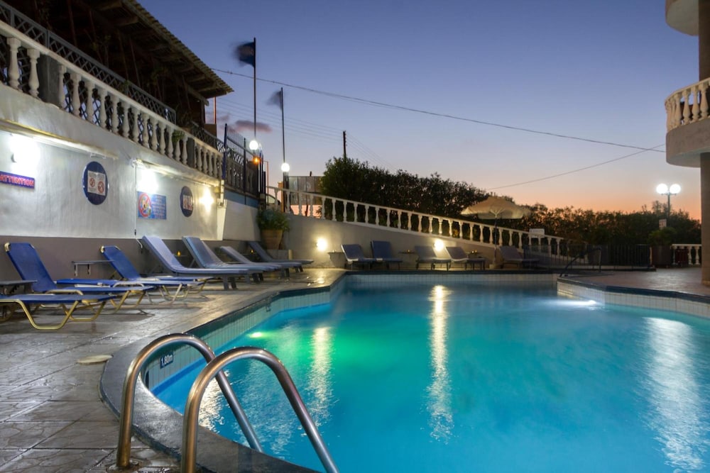Villa Marina — Swimming pool in Hersonissos