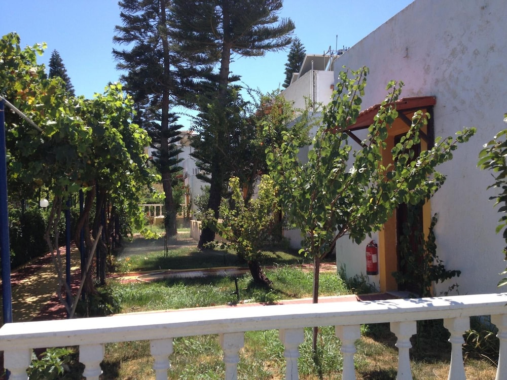 Villa Marina — Hotel building in Hersonissos