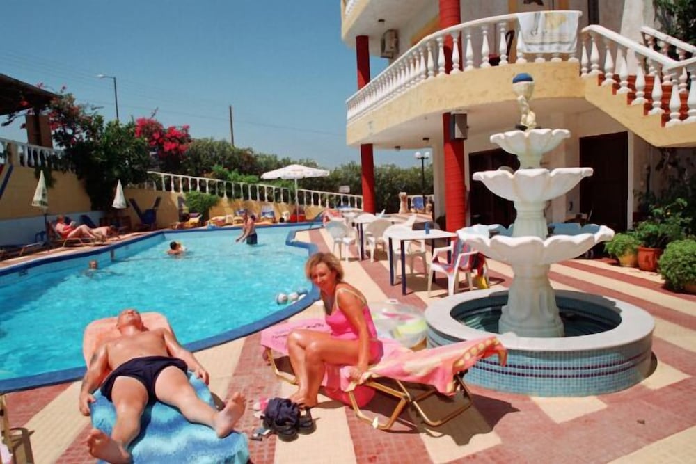 Villa Marina — Swimming pool in Hersonissos