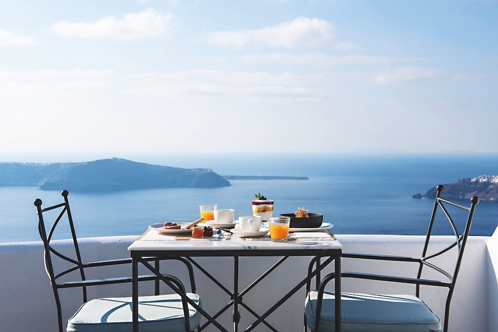 Remezzo Villas — Restaurant & bars in Imerovigli, South Aegean