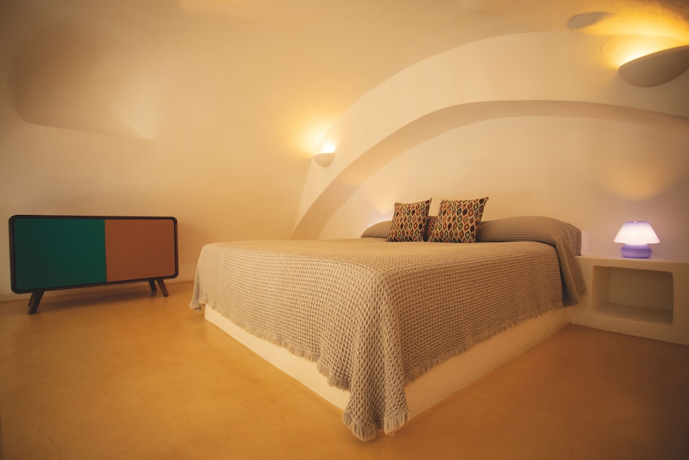 Remezzo Villas — Hotel rooms in Imerovigli, South Aegean