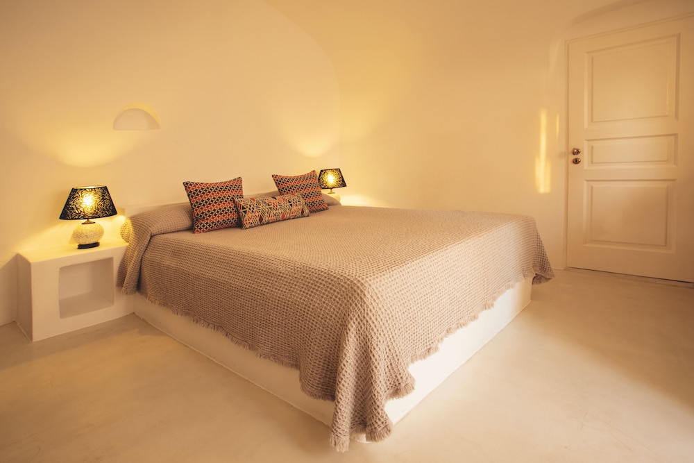 Remezzo Villas — Hotel rooms in Imerovigli, South Aegean