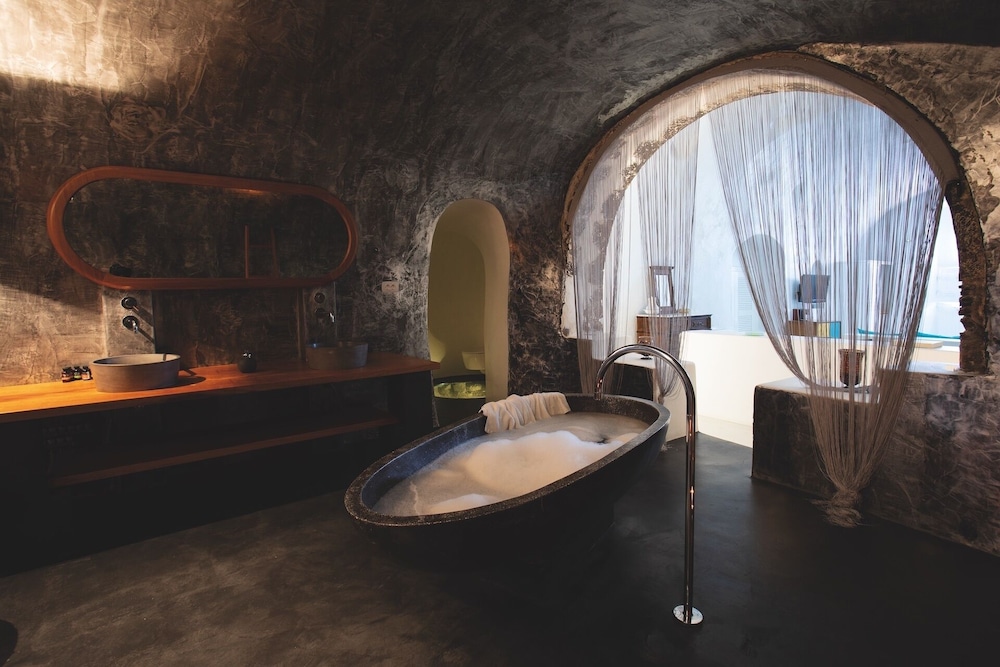 Remezzo Villas — Hotel rooms in Imerovigli, South Aegean