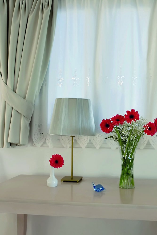 Remezzo Villas — Hotel rooms in Imerovigli, South Aegean
