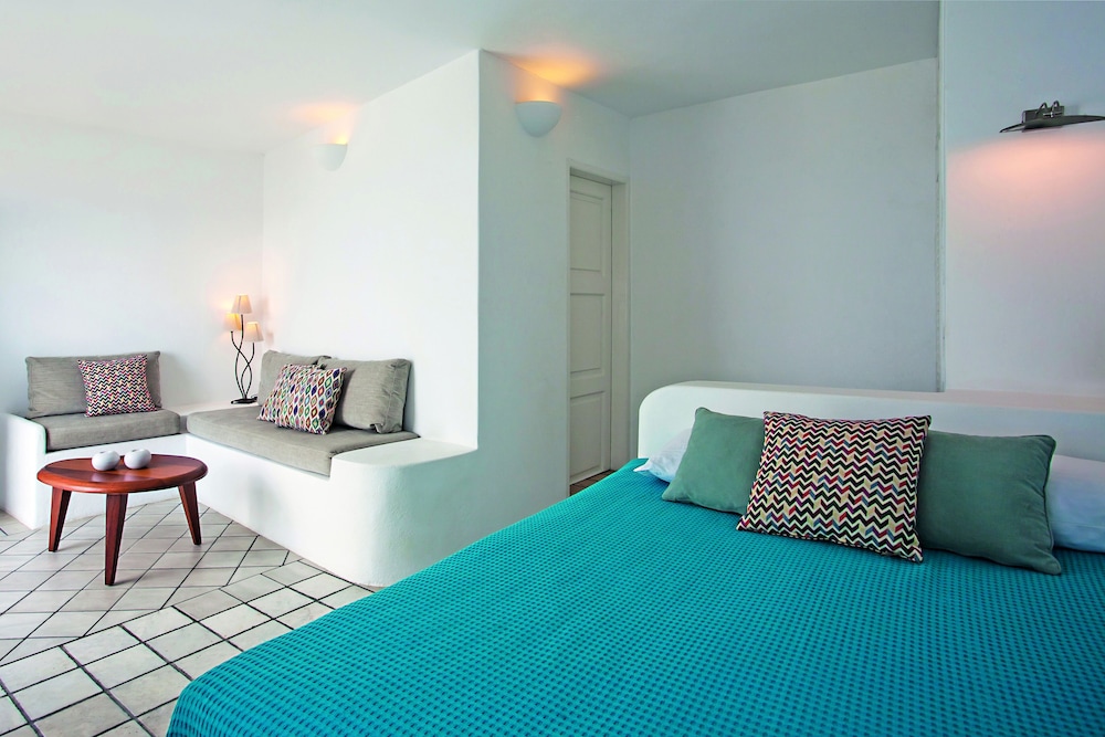 Remezzo Villas — Hotel rooms in Imerovigli, South Aegean