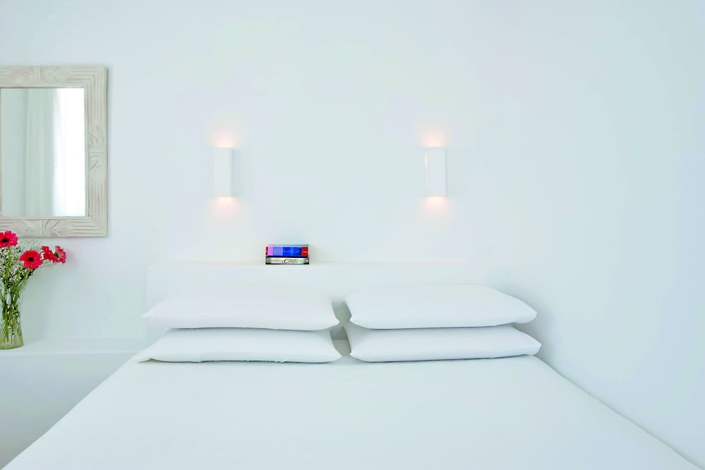 Remezzo Villas — Hotel rooms in Imerovigli, South Aegean