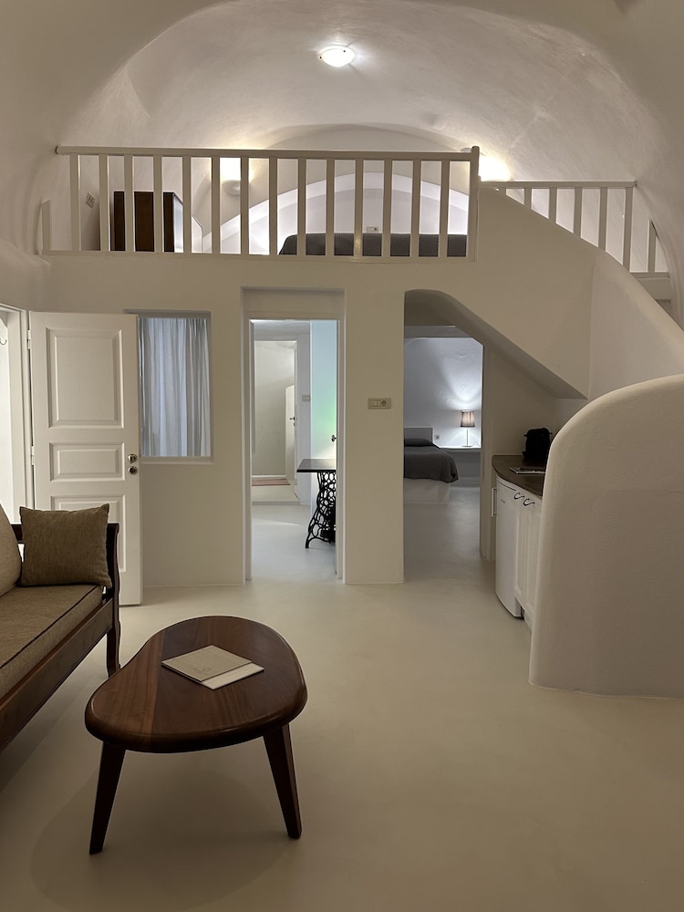 Remezzo Villas — Hotel rooms in Imerovigli, South Aegean