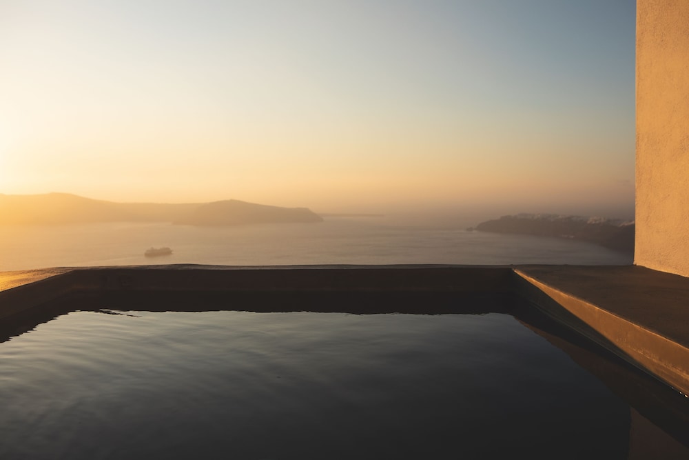 Remezzo Villas — Swimming pool in Imerovigli, South Aegean