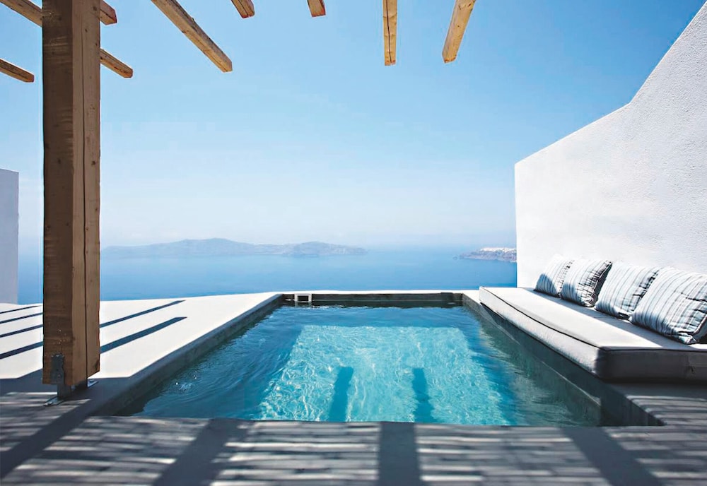 Remezzo Villas — Swimming pool in Imerovigli, South Aegean