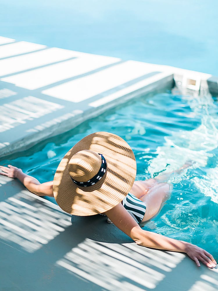Remezzo Villas — Swimming pool in Imerovigli, South Aegean