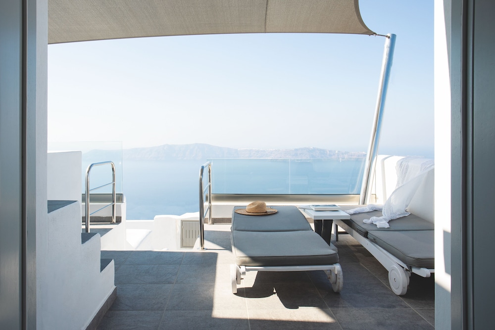 Remezzo Villas — Hotel rooms in Imerovigli, South Aegean