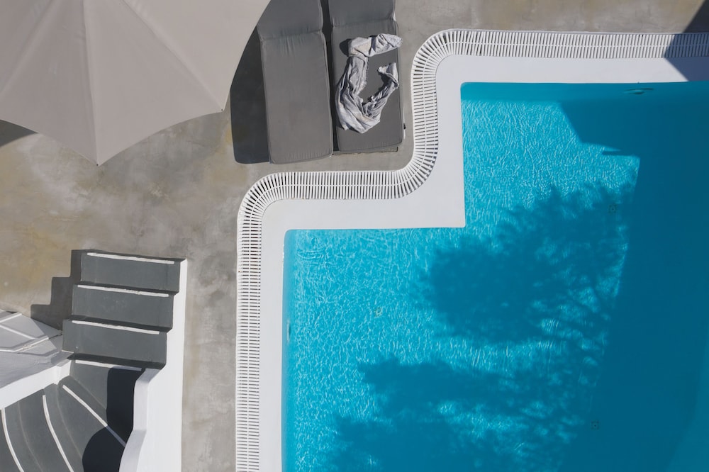 Remezzo Villas — Swimming pool in Imerovigli, South Aegean
