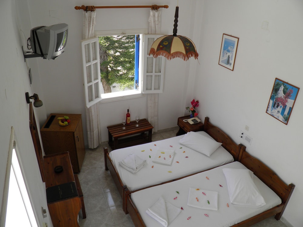 Levante Beach Hotel — Hotel rooms in Kamari, South Aegean