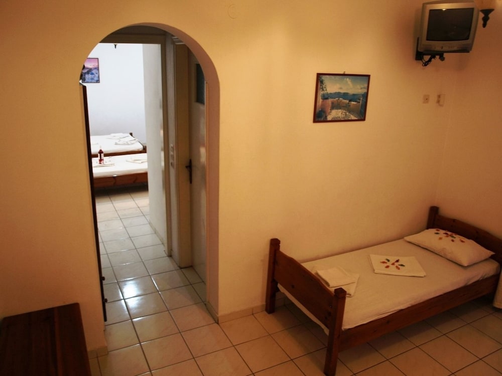 Levante Beach Hotel — Hotel rooms in Kamari, South Aegean
