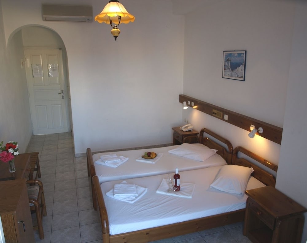 Levante Beach Hotel — Hotel rooms in Kamari, South Aegean