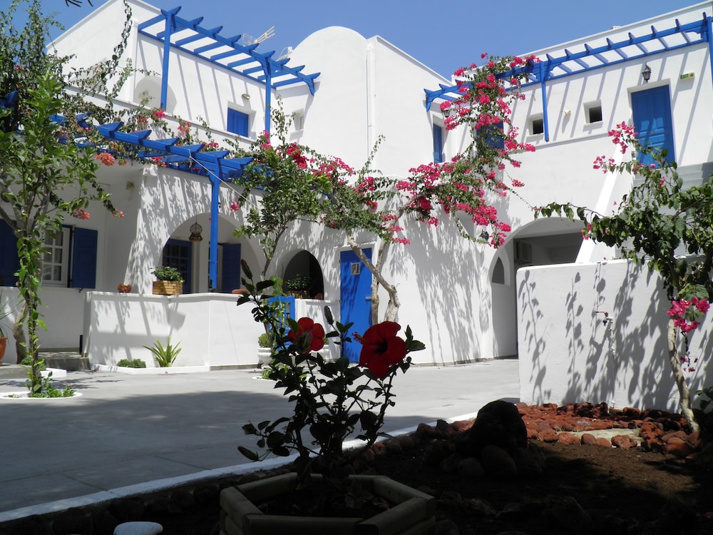 Levante Beach Hotel — Hotel building in Kamari, South Aegean