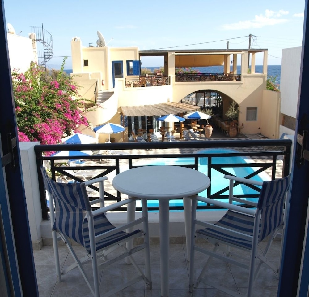 Levante Beach Hotel — Swimming pool in Kamari, South Aegean