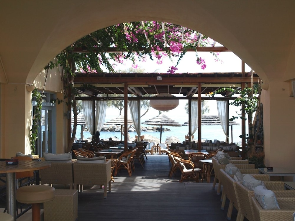 Levante Beach Hotel — Restaurant & bars in Kamari, South Aegean