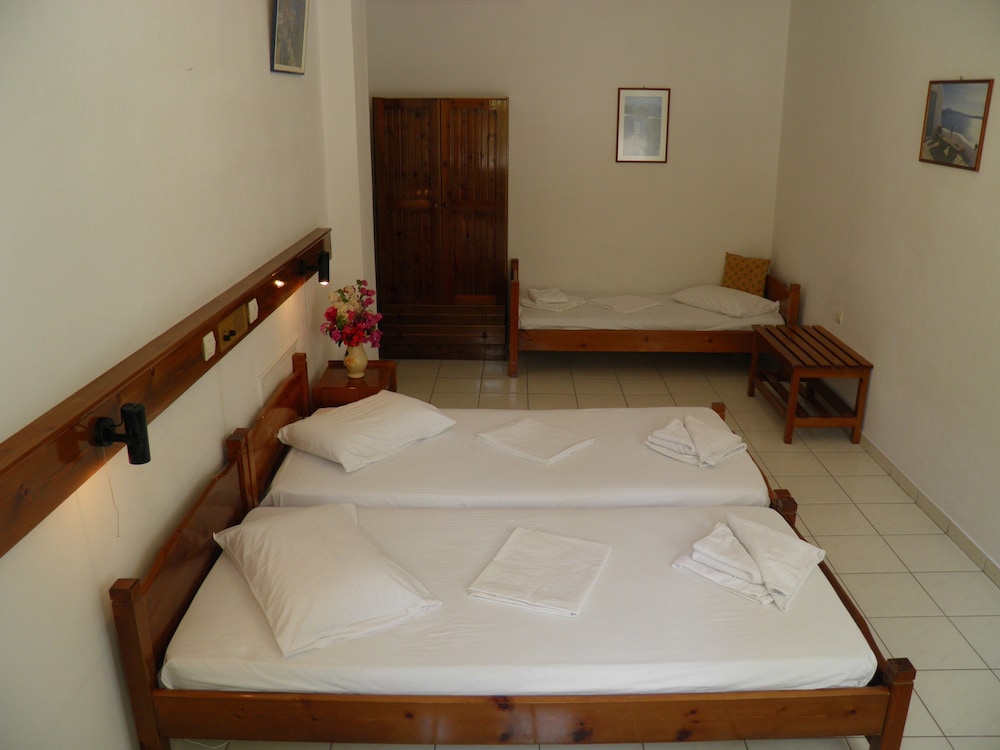 Levante Beach Hotel — Hotel rooms in Kamari, South Aegean