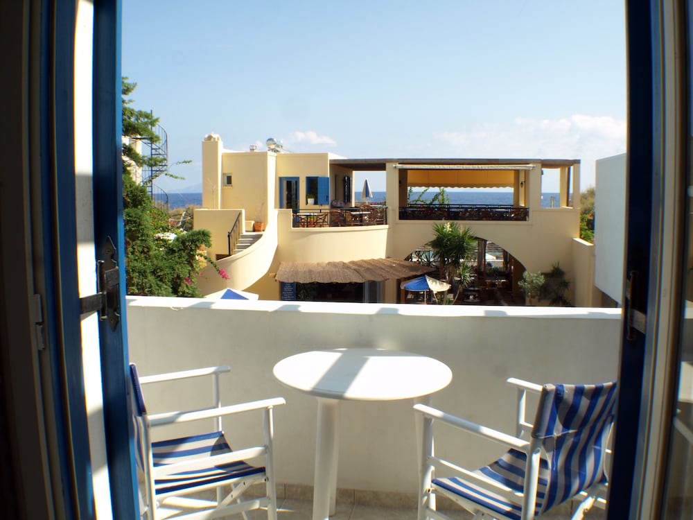Levante Beach Hotel — Hotel building in Kamari, South Aegean
